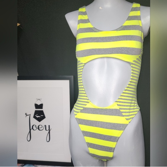 ⭐️ NWT ⭐️ Luli Fama “Time to Fiesta” Striped One Piece Swimsuit- Size: L 🌴☀️👙 - Picture 5 of 10
